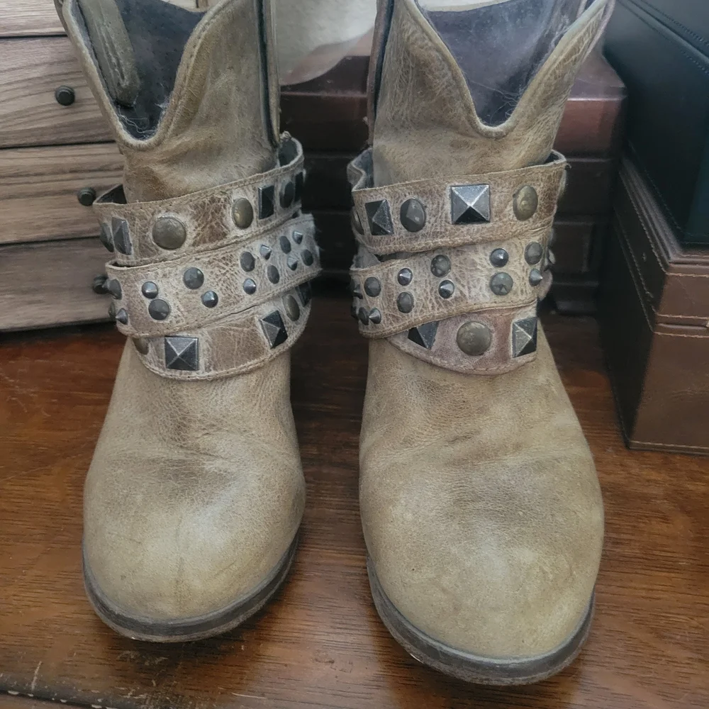Corral Studded Tan Ankle Boots Size 7 - Picture 2 of 5